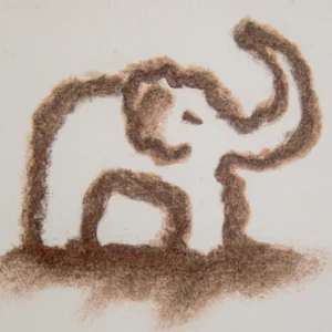Slon u talogu od kafe u šolji